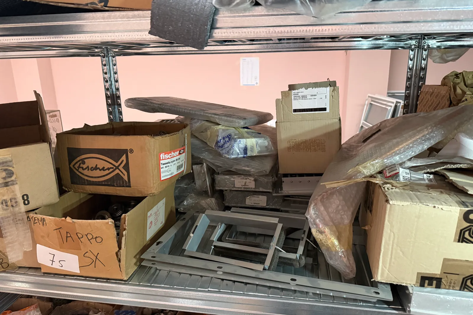 Arredi, scaffali, condizionatori, utensili e minuteria settore idraulico (esclusi ID 37 e beni asserviti all’immobile)