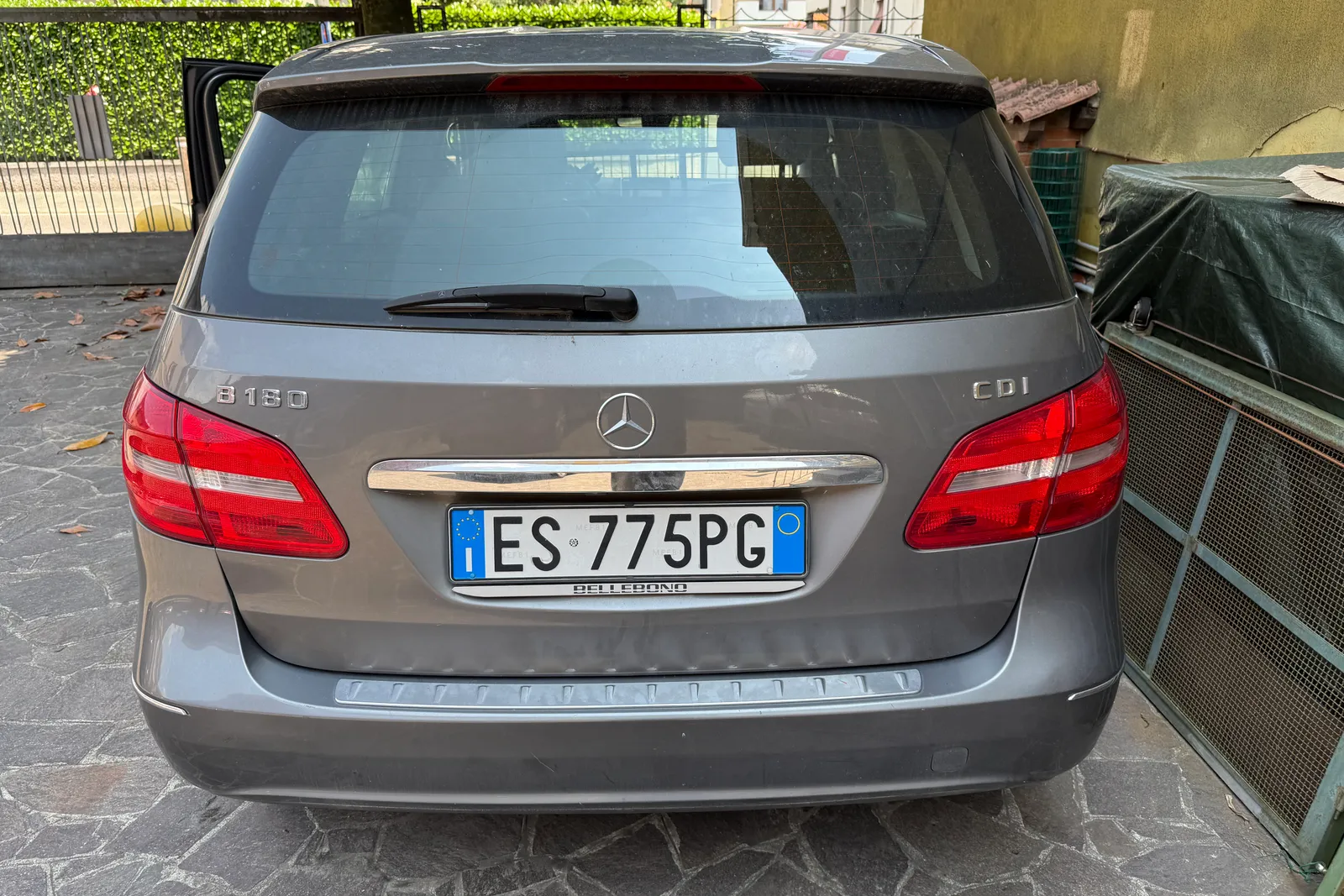 Autovettura Mercedes B 180 CDI targata ES775PG