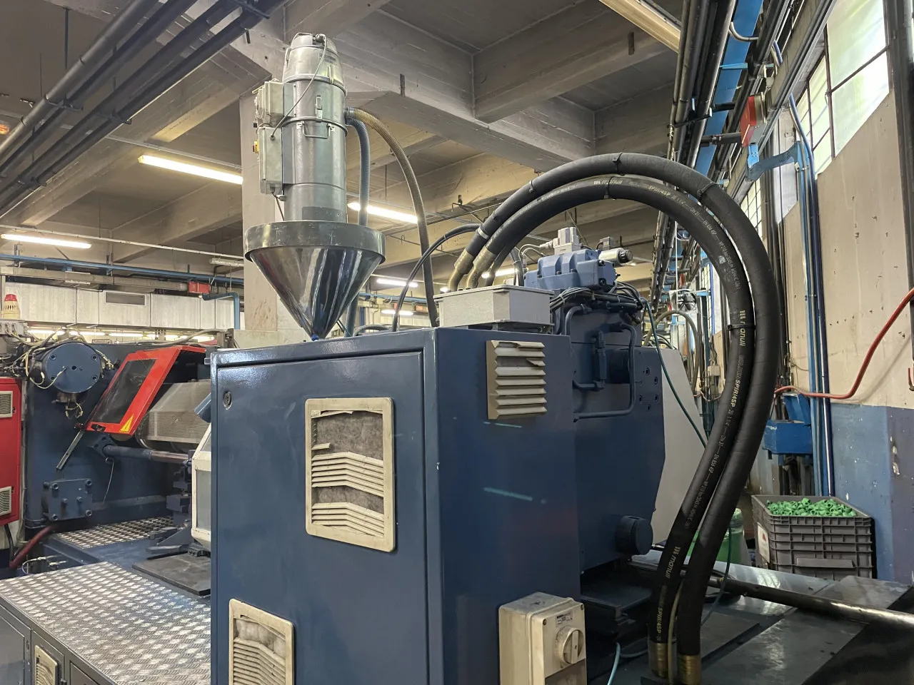 Pressa oleodinamica per stampaggio plastica Maico Presse Teks 420