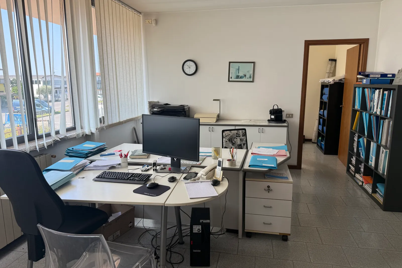 Arredi, macchine da ufficio, macchinari e attrezzature