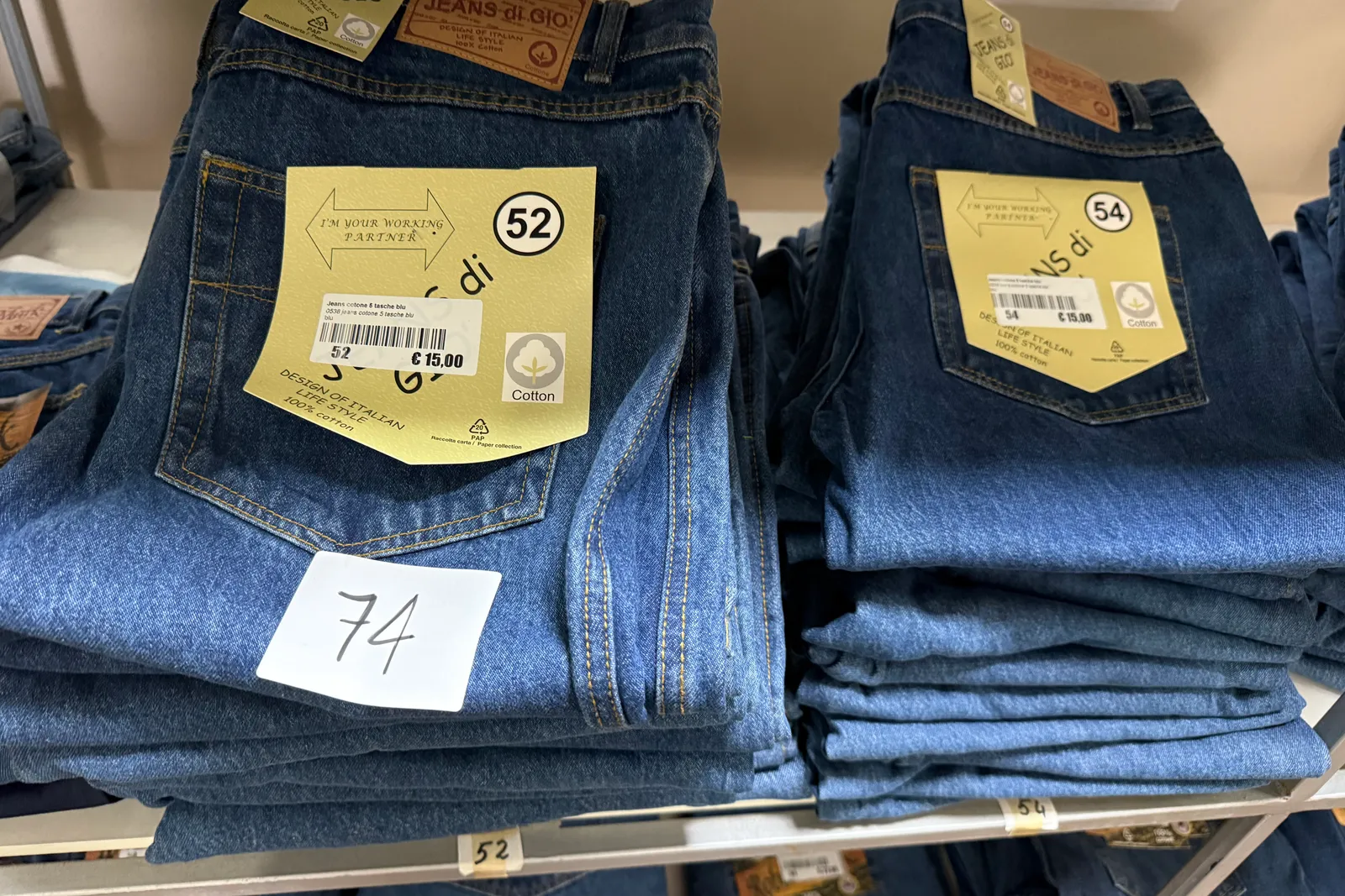 Magazzino tessuti, capi di abbigliamento e accessori – ID da n. 65 a n. 80