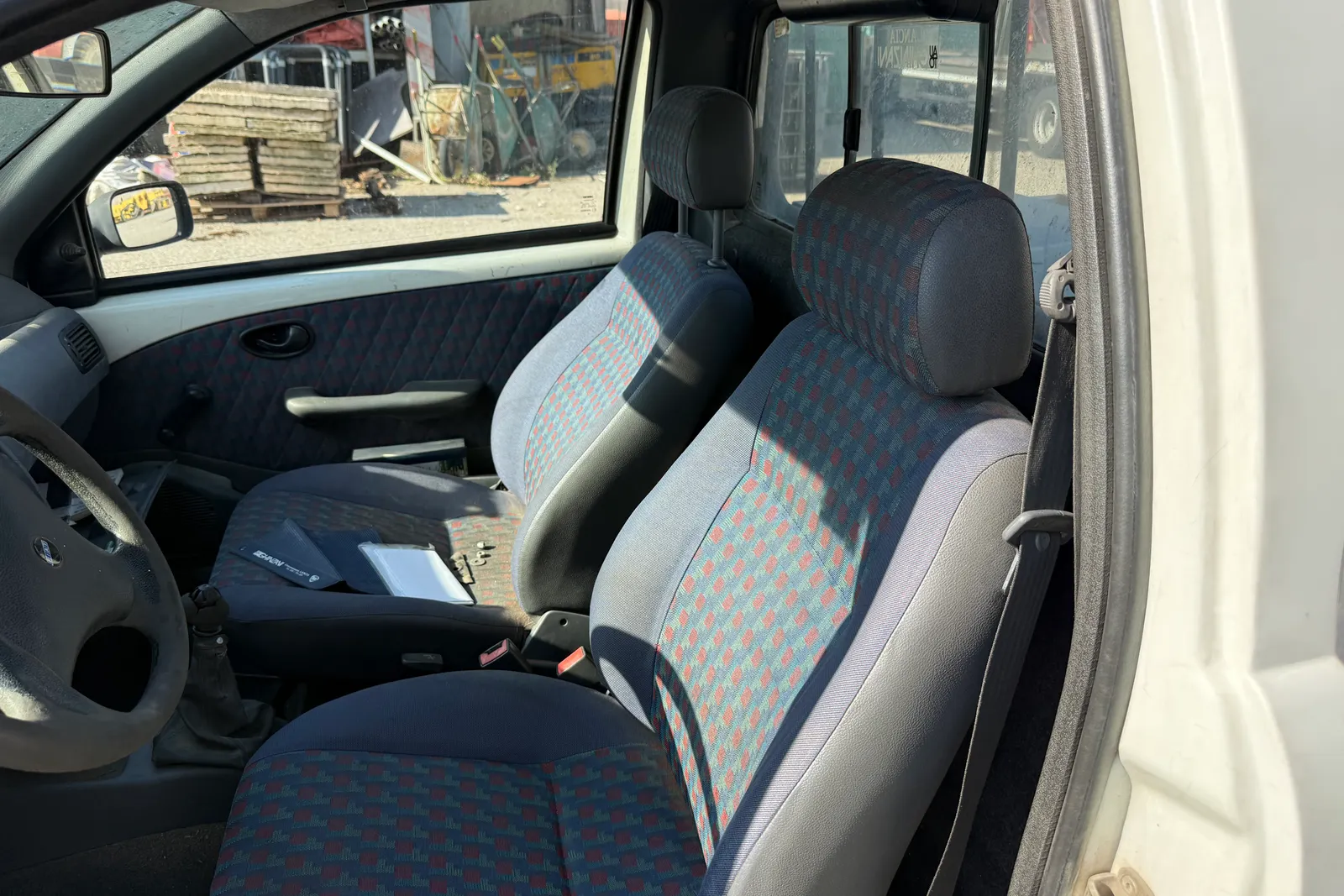 Autocarro Fiat Strada targato CC289EZ