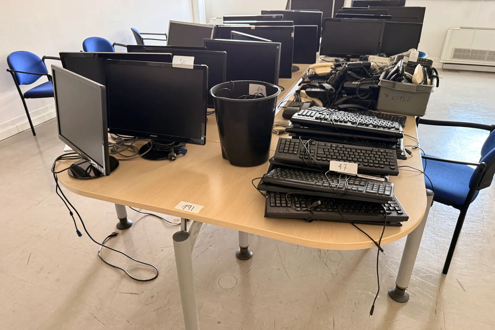 Arredi e macchine elettriche ed elettroniche da ufficio (ID da n. 31 a n. 194, oltre ID 201)