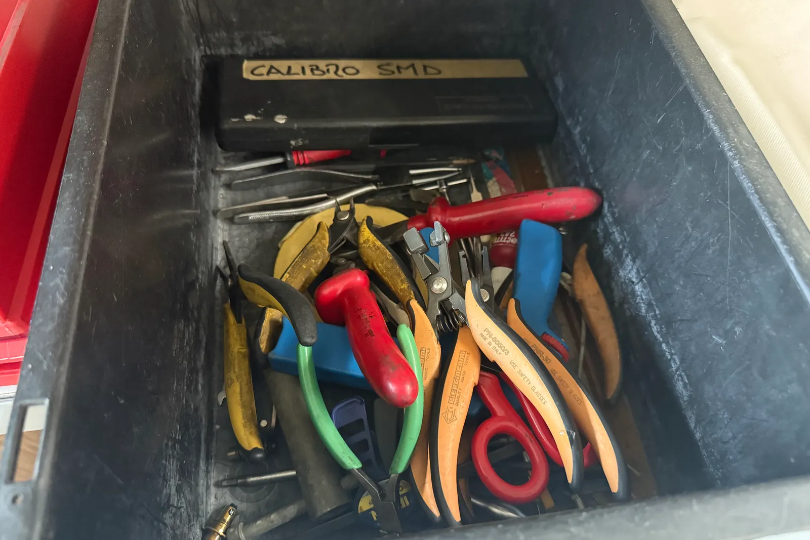 Stazioni saldanti, depuratori elettronici d’aria oltre piccoli attrezzi e componenti varie