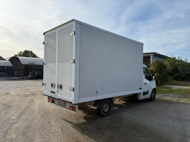 Furgone Nissan NV400 targato EM742FT