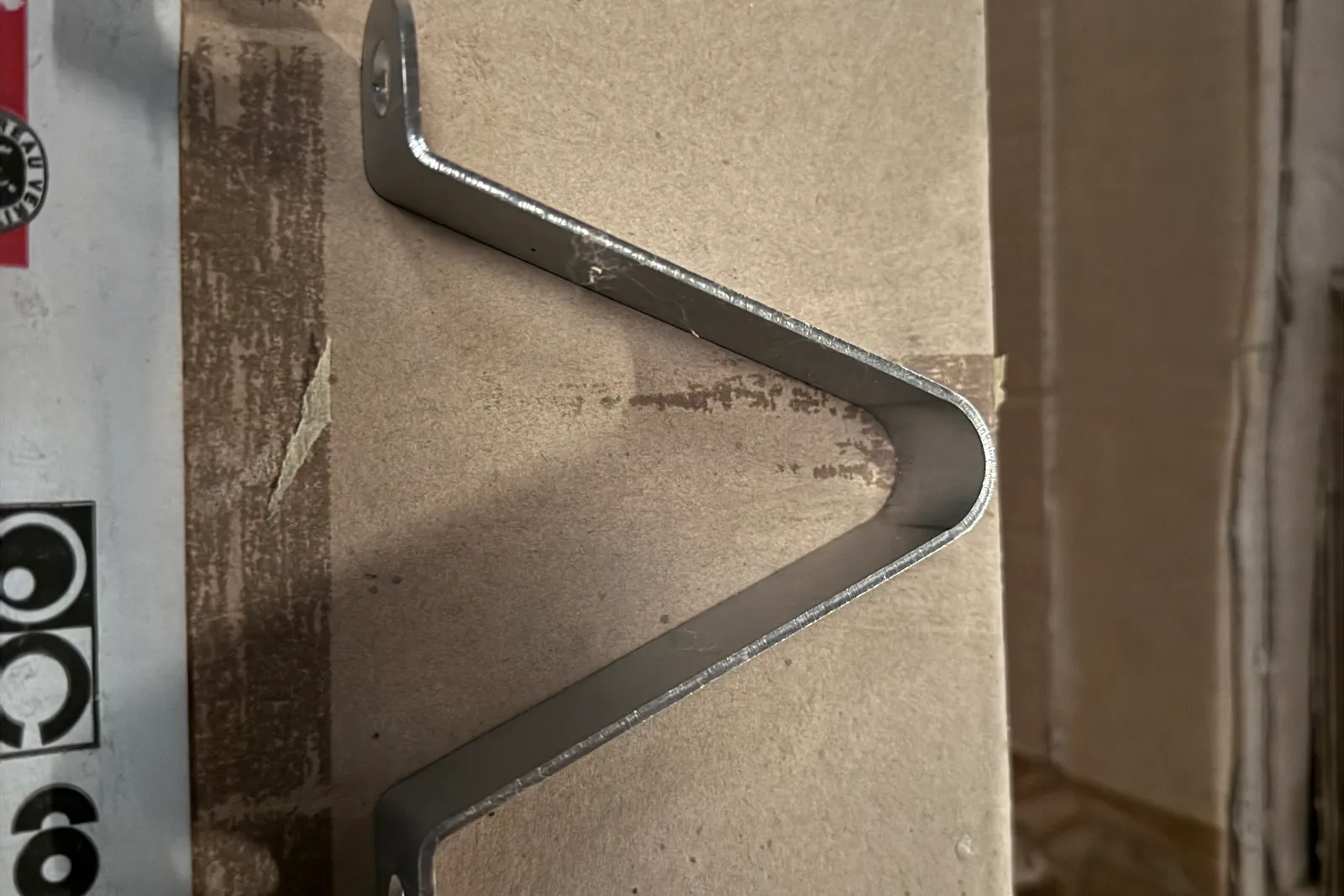Magazzino lampade ad induzione magnetica, supporti e rimanenze