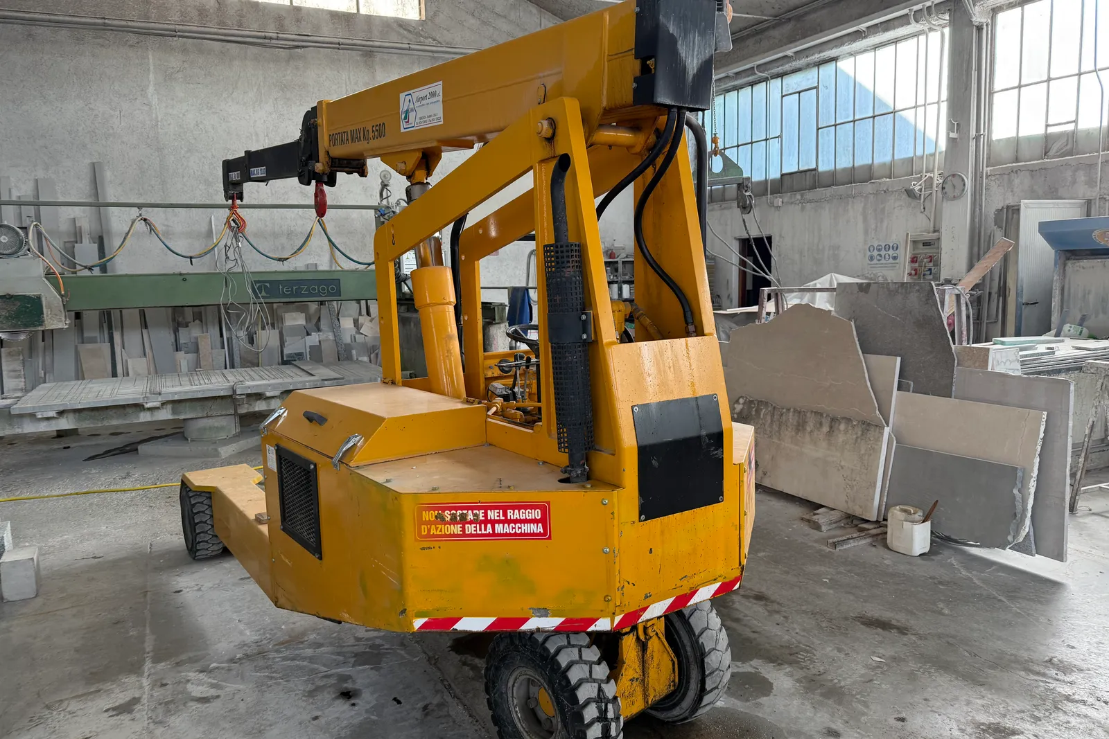 Gru Manghi (ID 32) e carrello elevatore (ID 33)