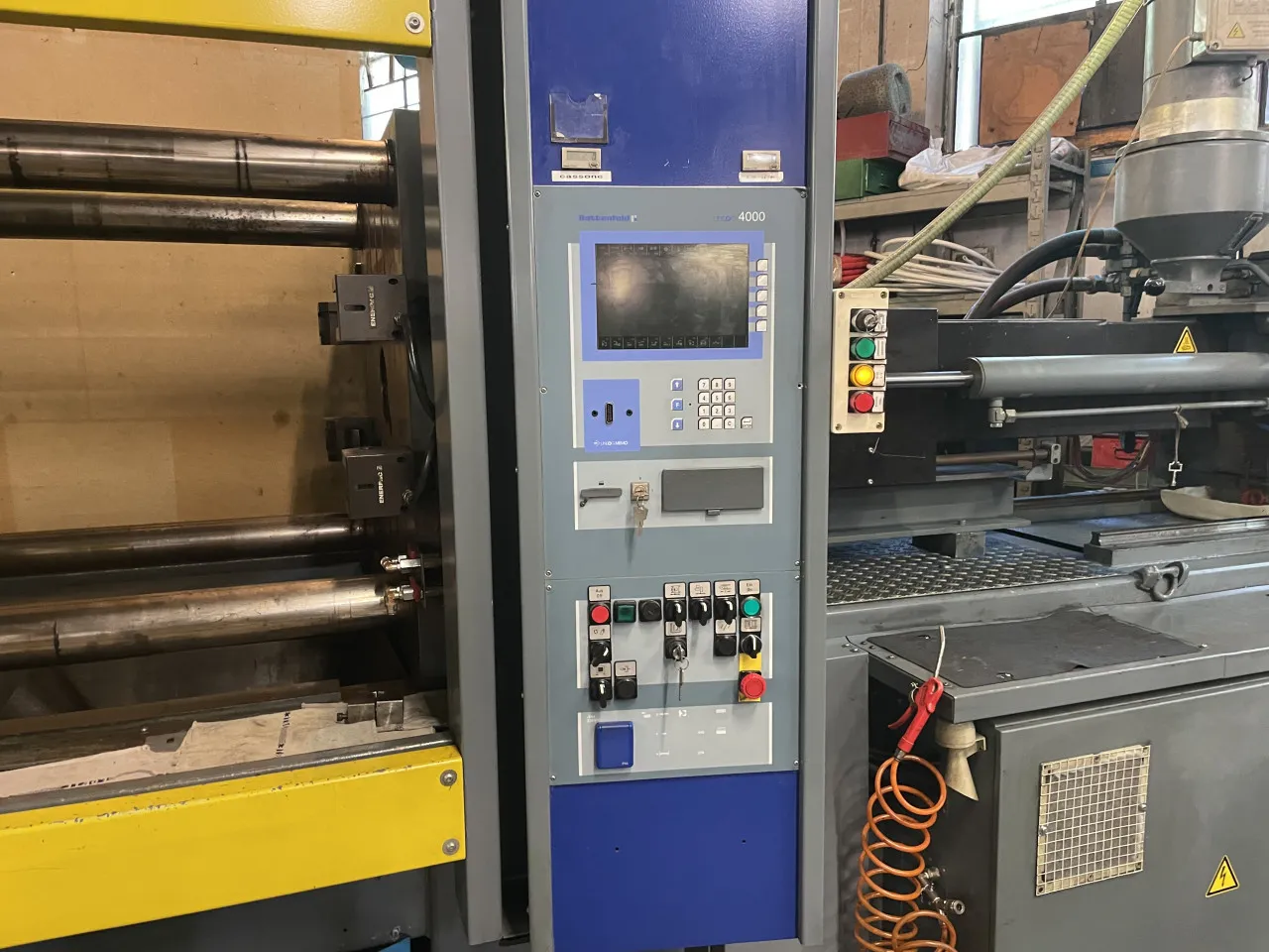 Pressa oleodinamica per stampaggio plastica Battenfeld BK – T 2700/1900