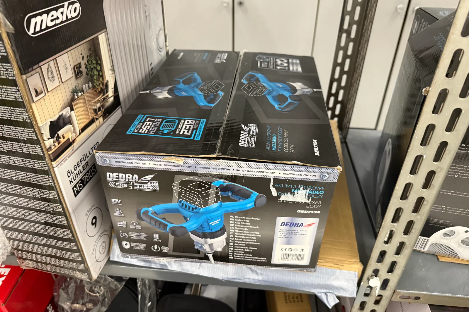 Stock prodotti, batterie, imballaggi, arredi e varie