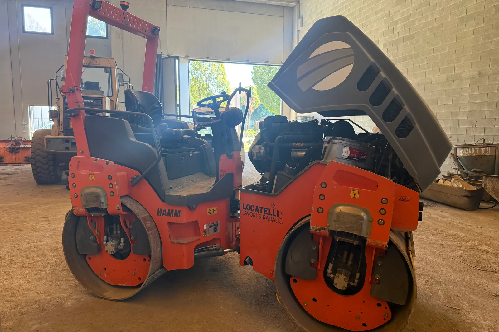 Rullo compressore a vibrazione Hamm mod. AG 201 HD 14 VV