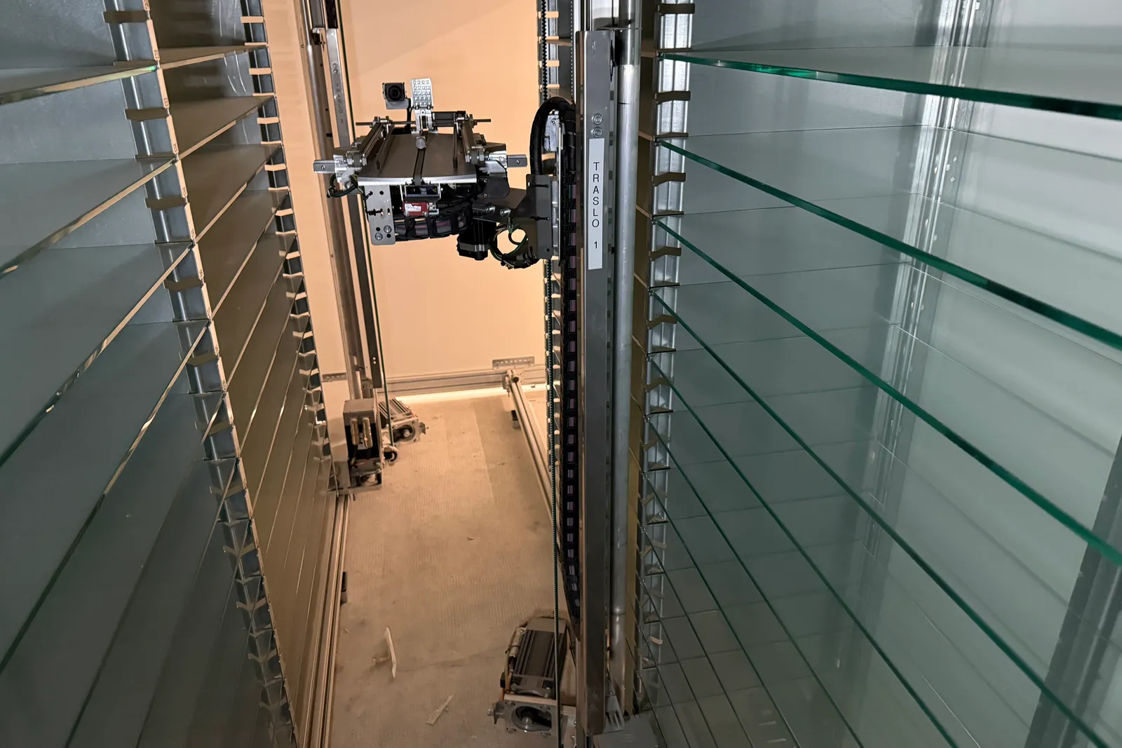 N. 2 magazzini automatici Pharmathek Sintesi, inclusi moduli di carico, linea di imballo e smistamento Mechatronic Machines & Systems e centralina di controllo
