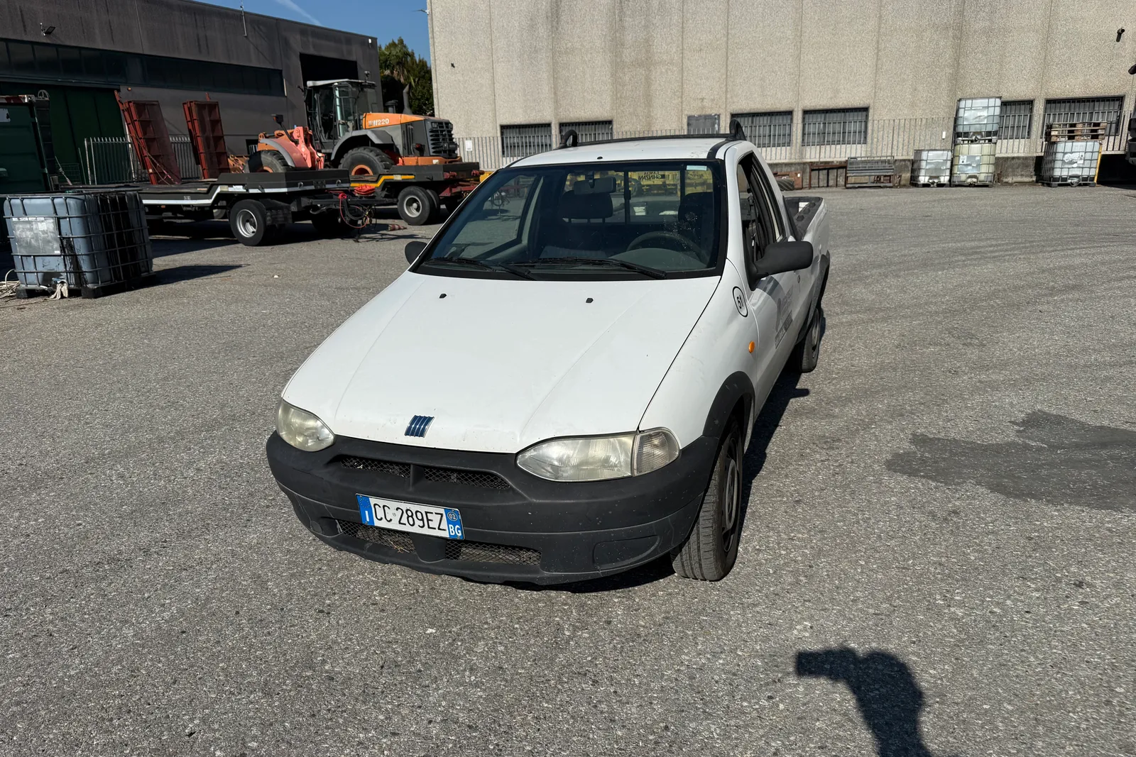 Autocarro Fiat Strada targato CC289EZ