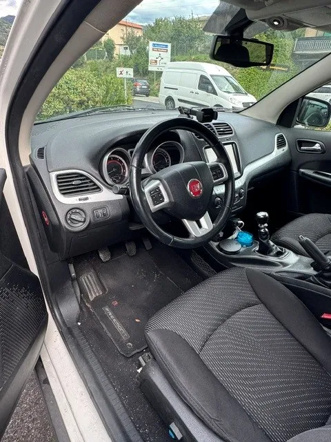 Autovettura Fiat Freemont targata ES517VL