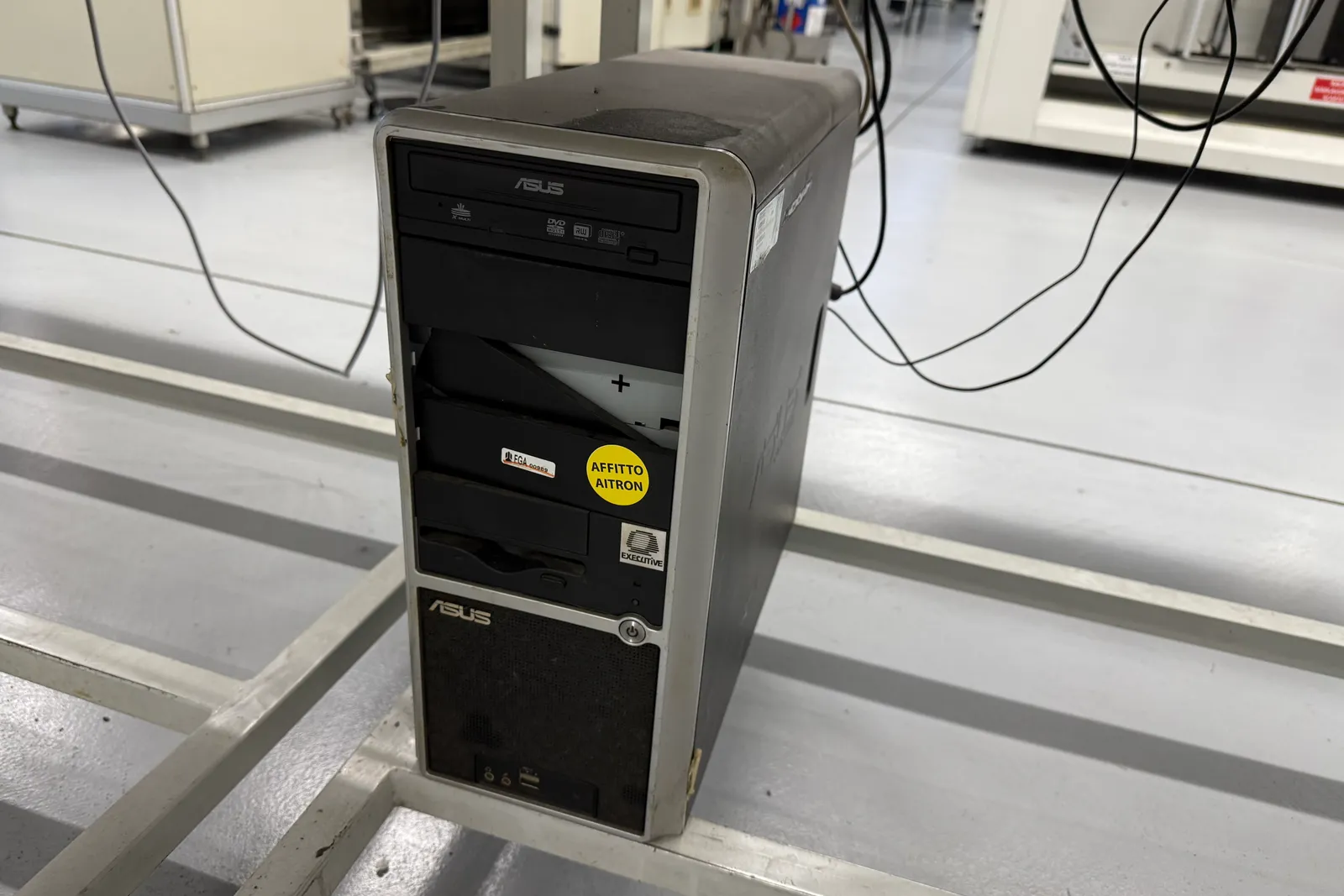 Arredi e macchine elettriche ed elettroniche da ufficio