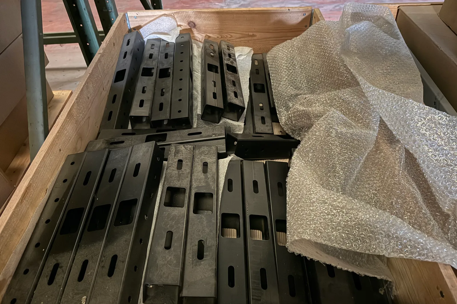 Magazzino lampade ad induzione magnetica, supporti e rimanenze