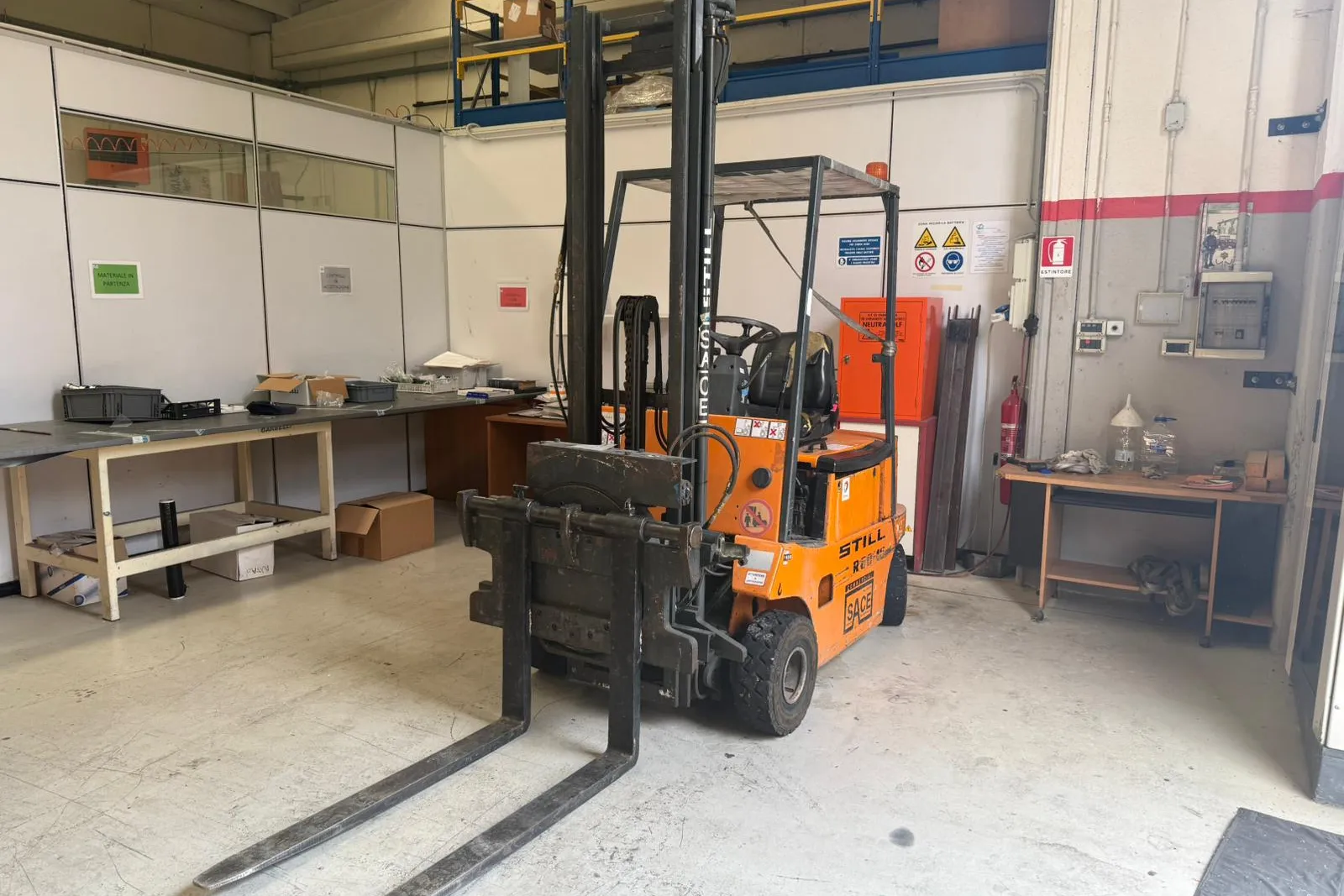 Muletto Still (ID 016), transpallet manuale (ID 031) e paranco manuale (ID 032)