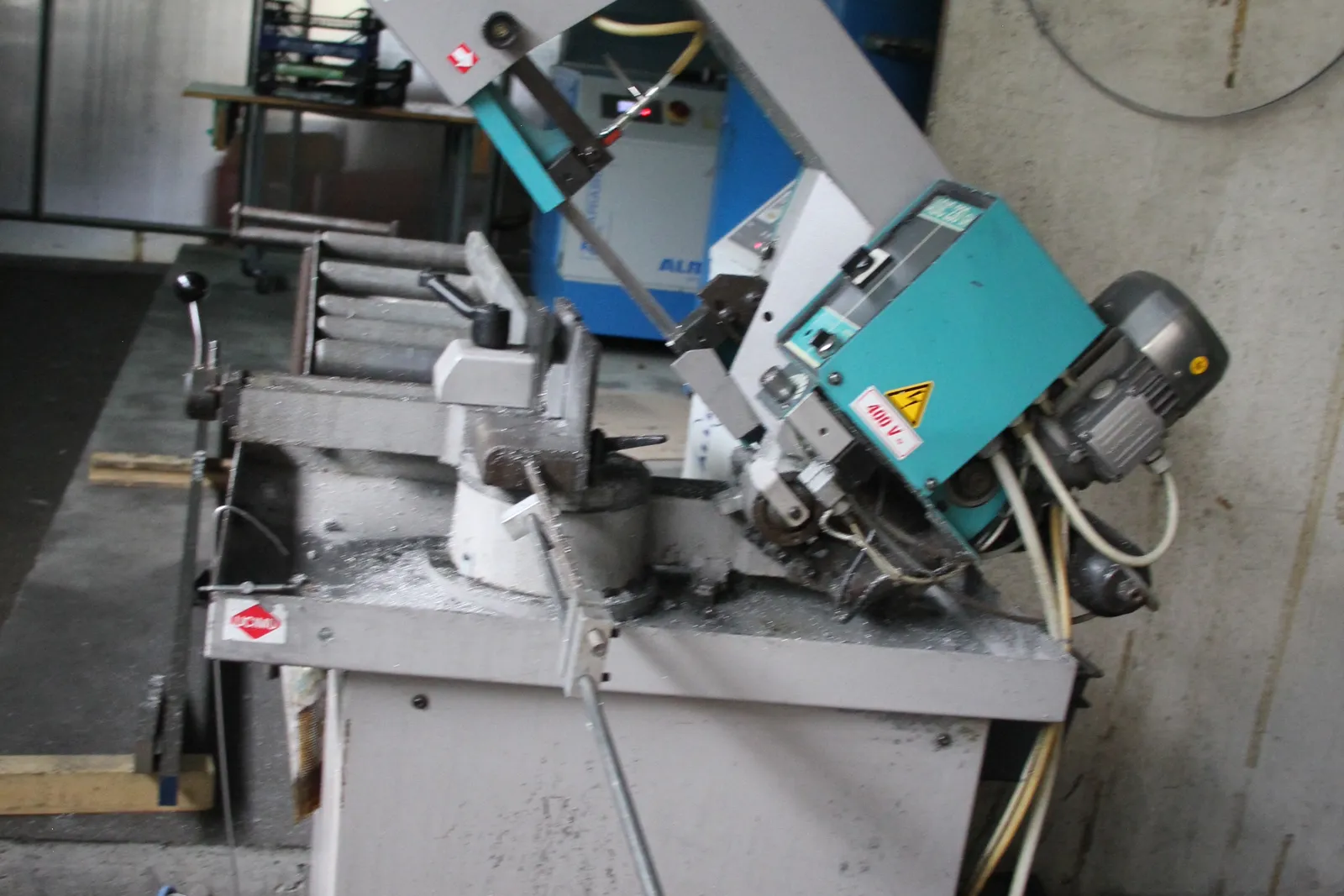Macchinari, attrezzature e arredi per officina meccanica