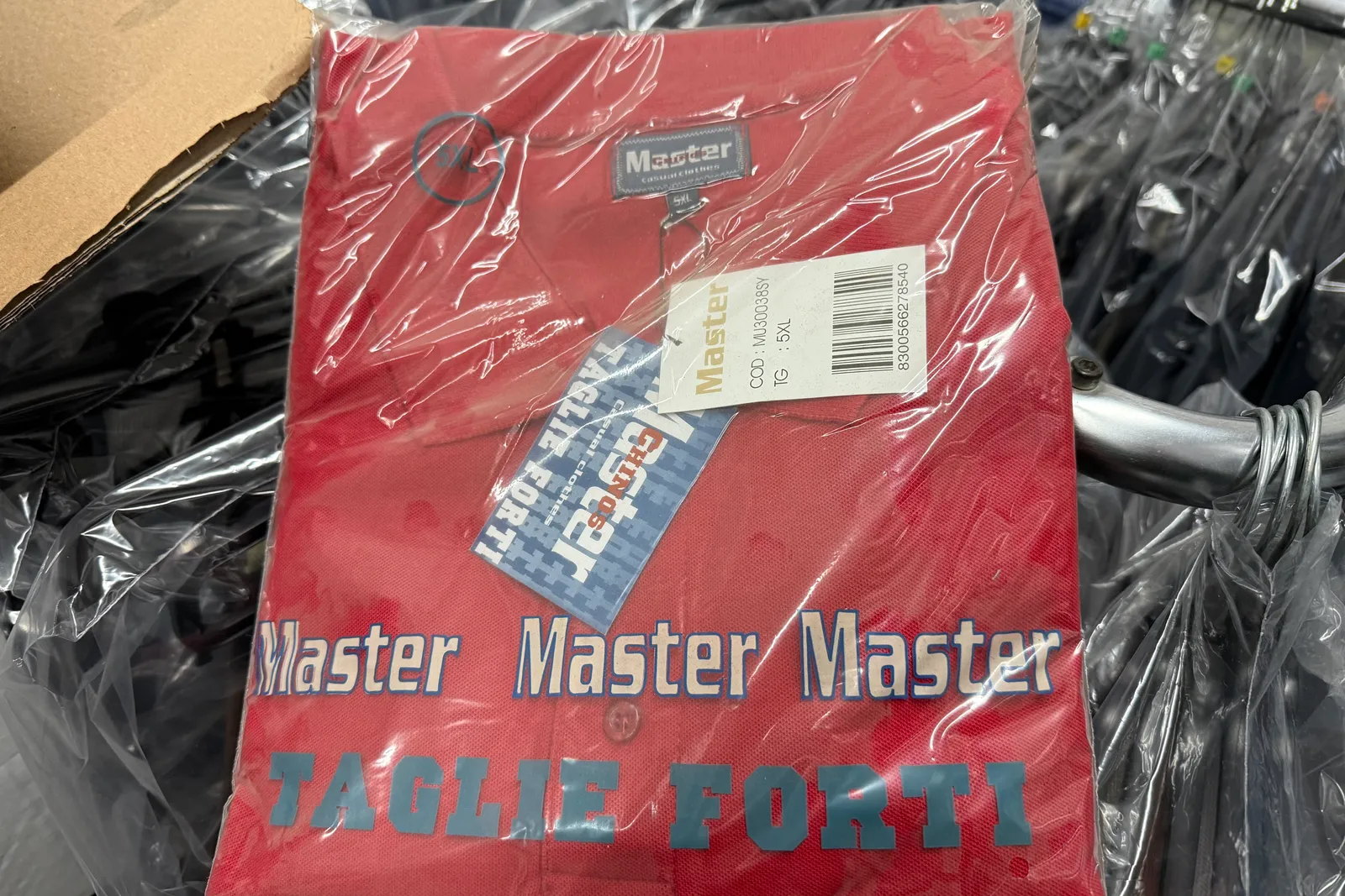 Magazzino tessuti, capi di abbigliamento e accessori – ID da n. 65 a n. 80