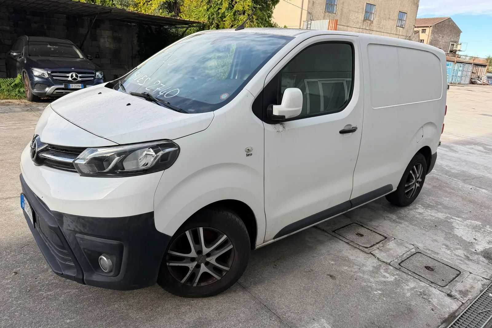 Autocarro Toyota Proace targato FM320CF