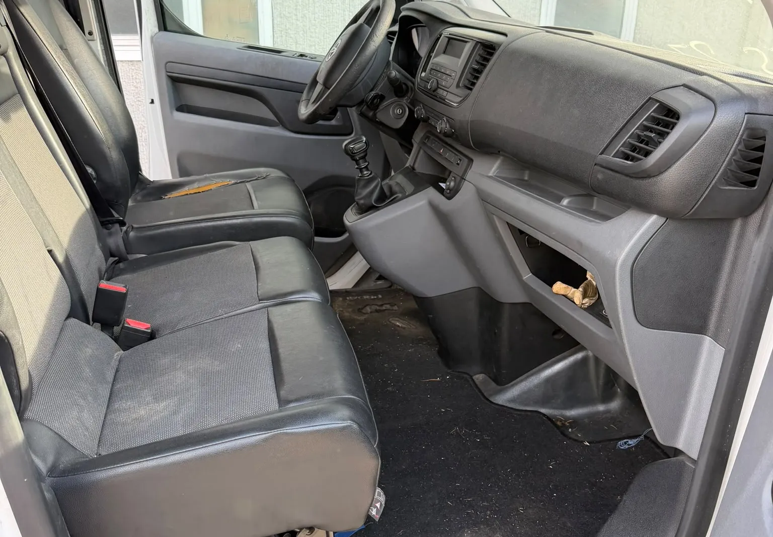 Autocarro Toyota Proace targato FM320CF