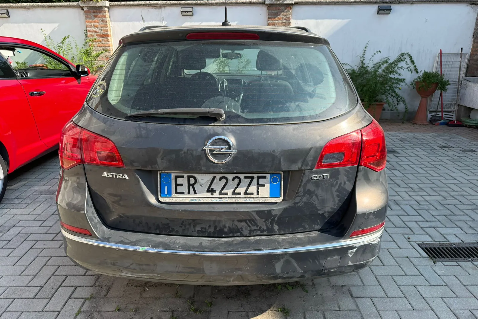 Autovettura Opel Astra targata ER422ZF oltre PC