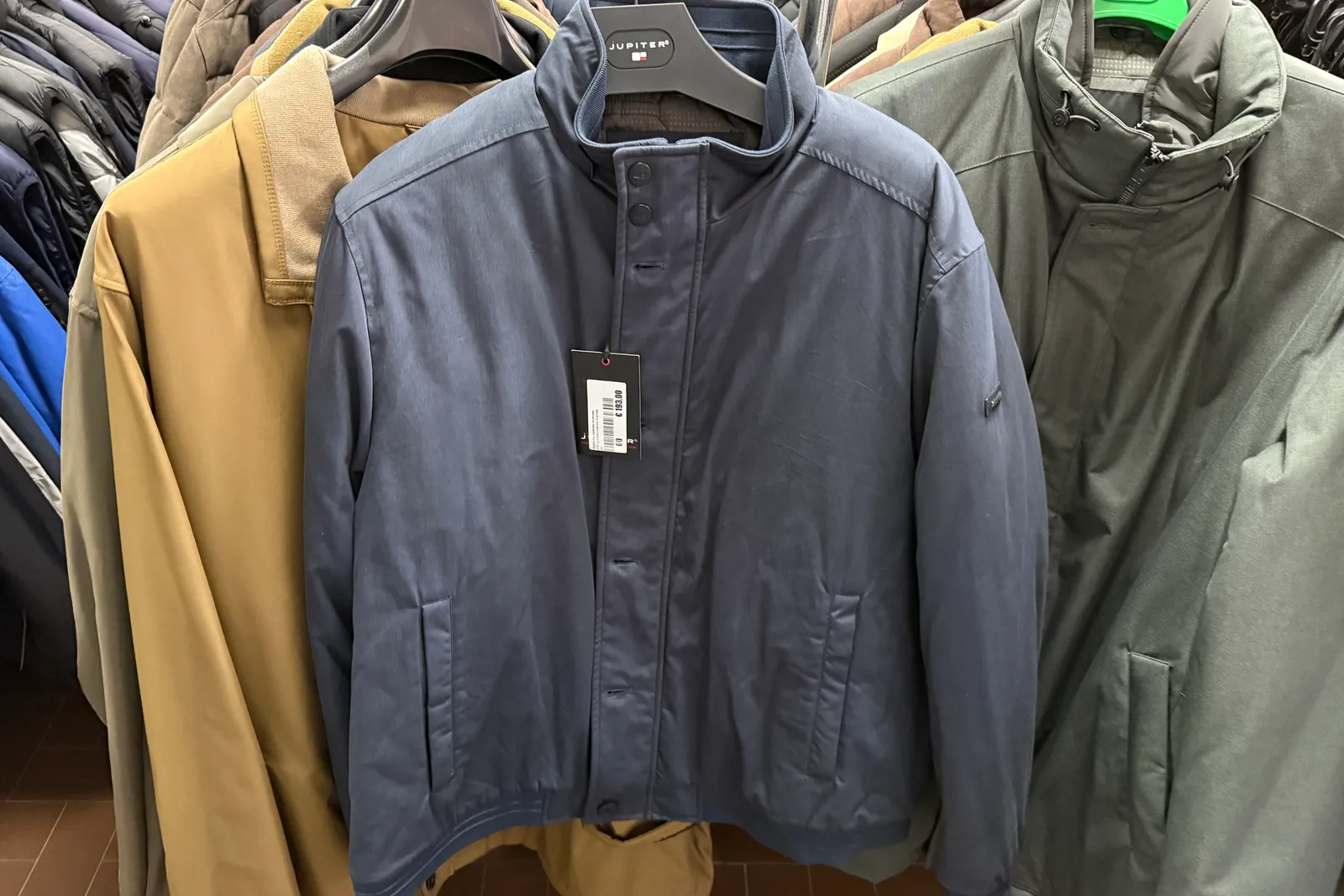 Magazzino tessuti, capi di abbigliamento e accessori – ID da n. 65 a n. 80