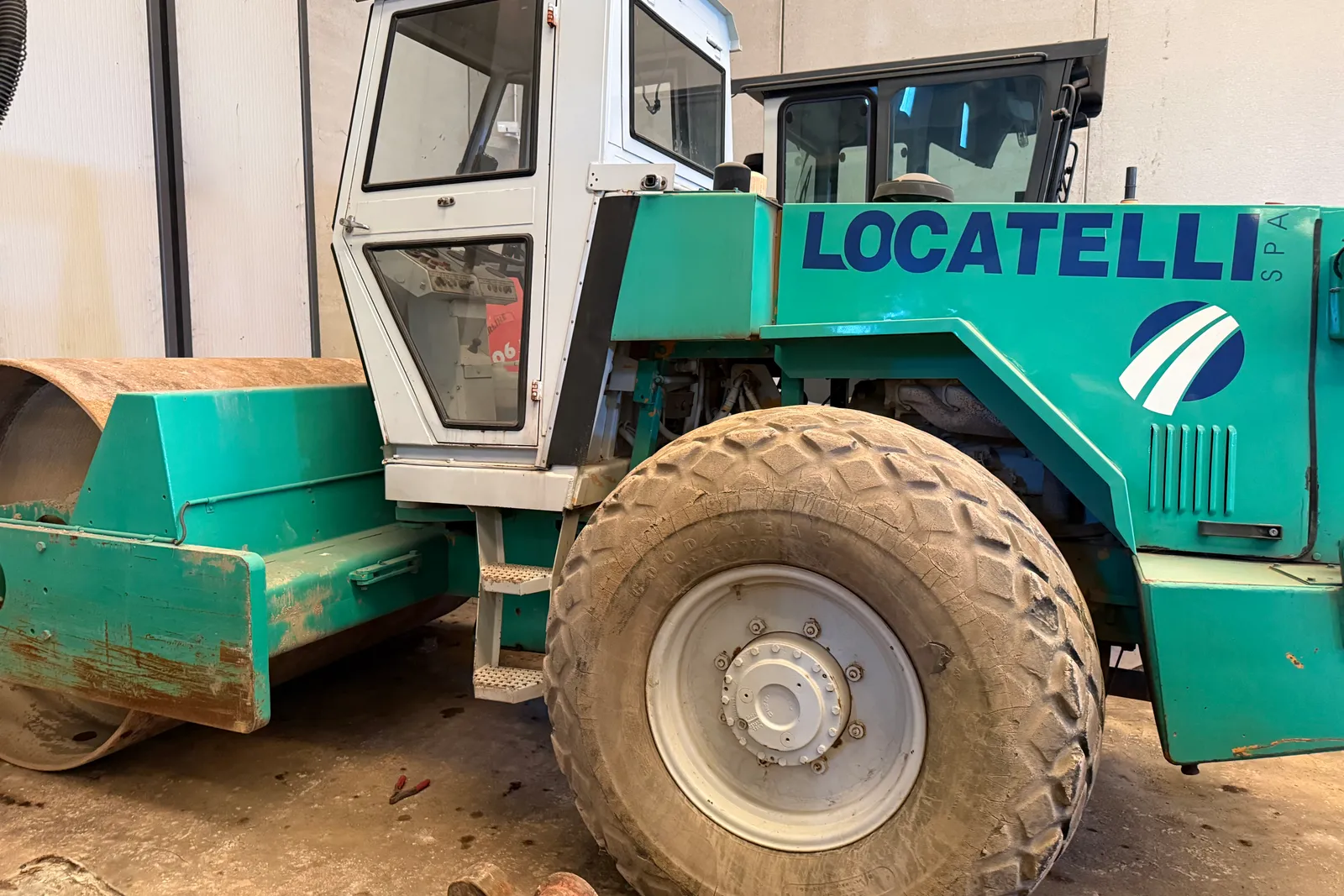 Rullo compattatore gommato Dynapac mod. CA25