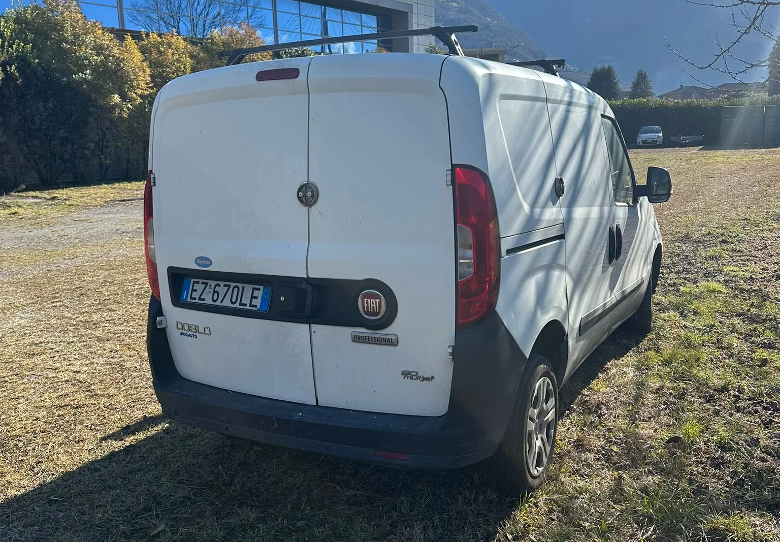 Autocarro Fiat Doblò targato EZ670LE