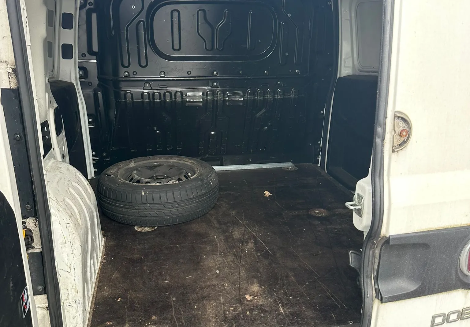 N. 4 autocarri Fiat Doblò targati ES972WZ, ET261JG, ES032XR, EZ672LE