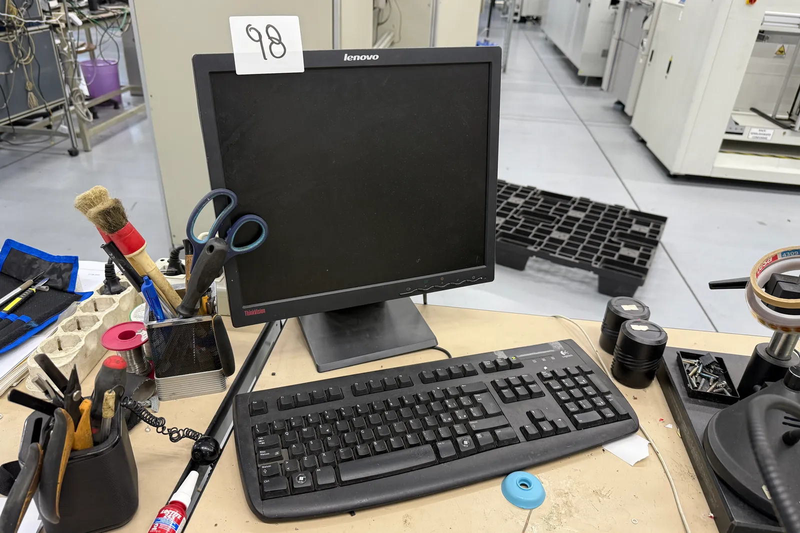 Arredi e macchine elettriche ed elettroniche da ufficio