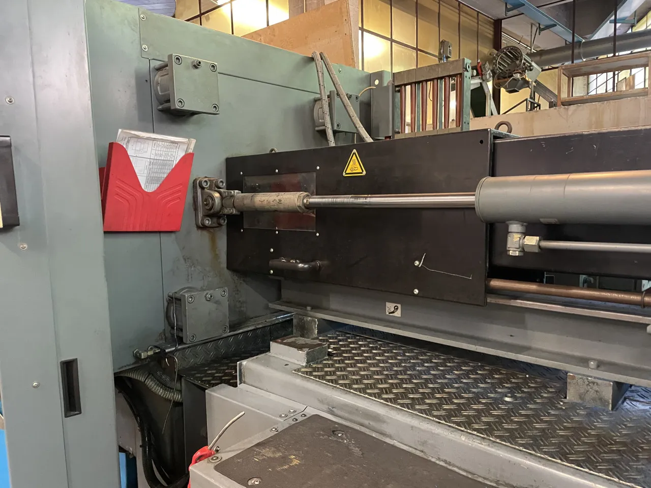 Pressa oleodinamica per stampaggio plastica Battenfeld BK – T 2700/1900