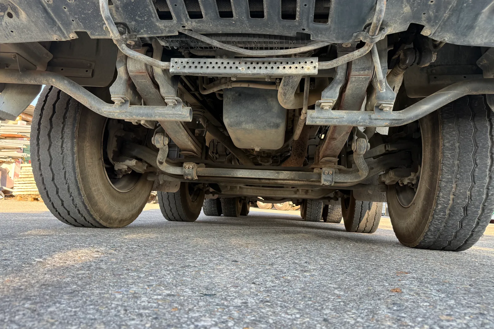 Autocarro Iveco Magirus A410T con impianto miscelazione calcestruzzo Bertoli e cassone scarrabile targato GA406BK