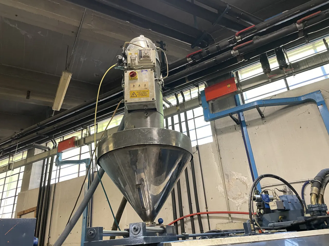 Pressa oleodinamica per stampaggio plastica Maico Presse Teks 420
