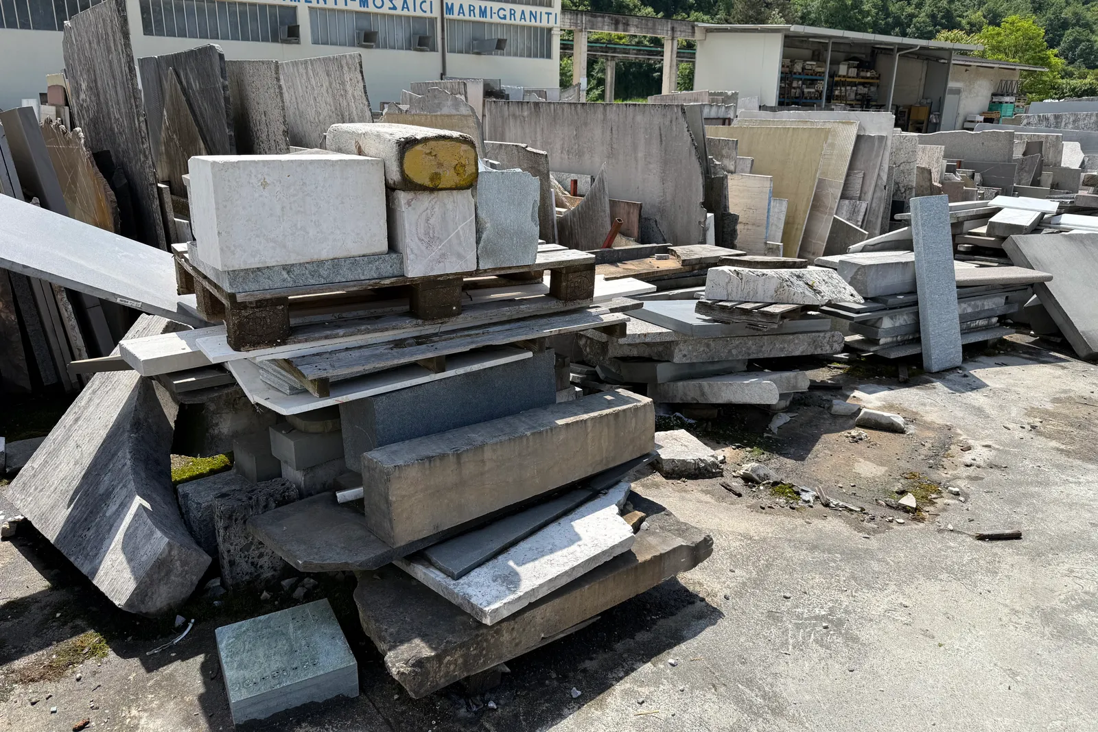 Rimanenze, strutture semifisse e macerie (ID 100, 101, 102, 103, 104)
