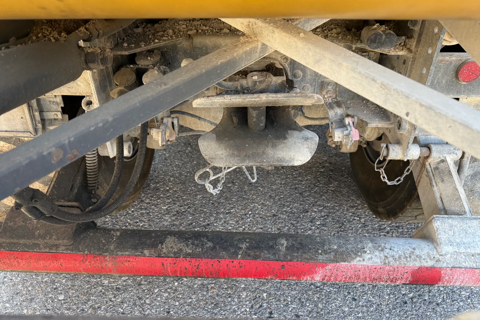 Autocarro Iveco Magirus A410T con impianto miscelazione calcestruzzo Bertoli e cassone scarrabile targato GA406BK