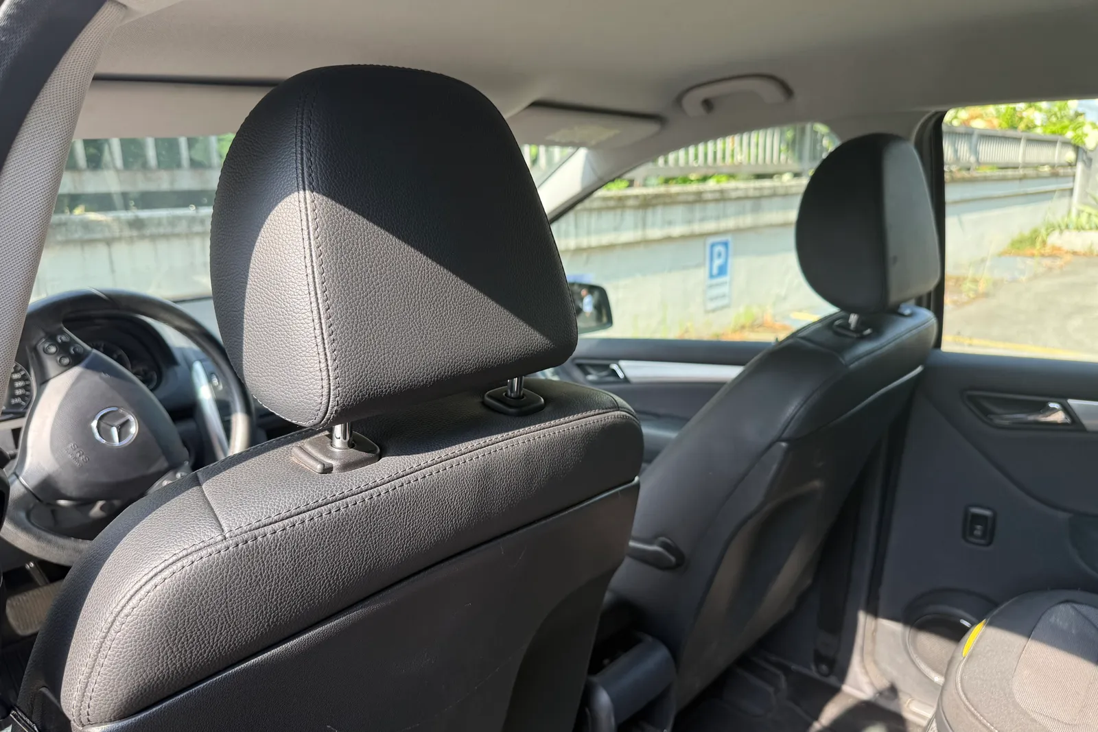 Autovettura Mercedes Classe A targata EA765RC