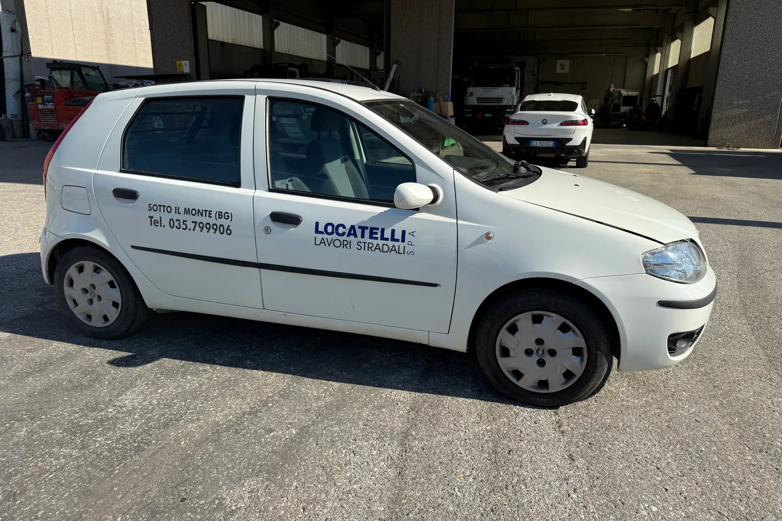 Autocarro Fiat Punto Van targata DP275KX